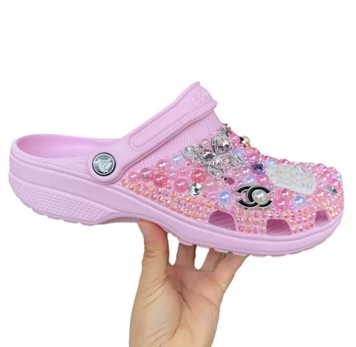 Crocs déjà personnalisé rose claire !