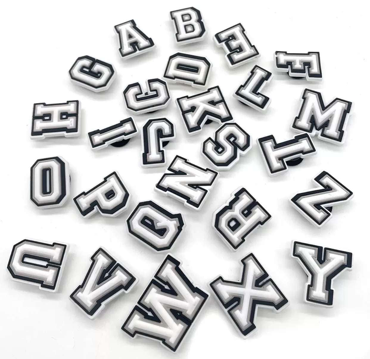 Lot de pins d’alphabet !