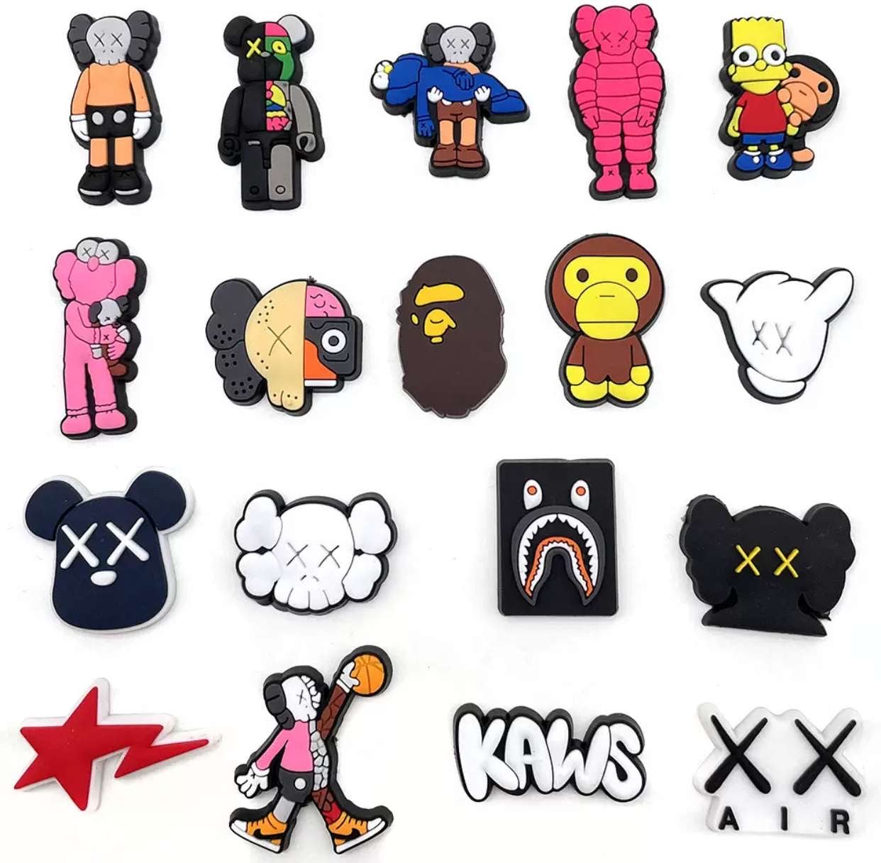 Lot de pins Kaws !