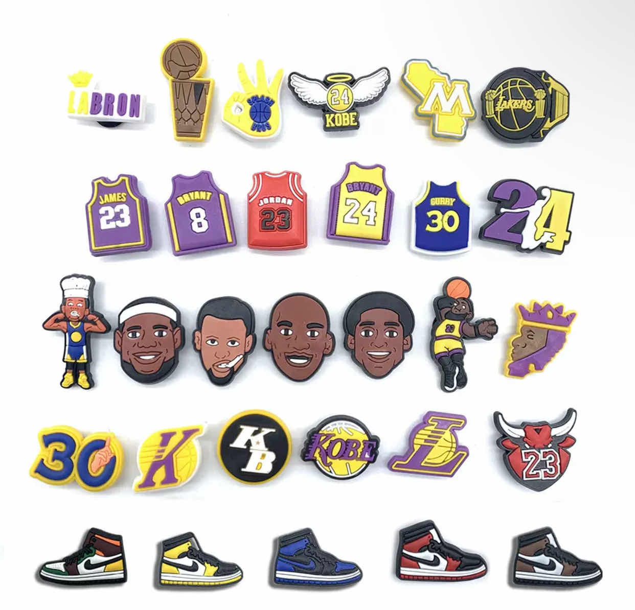 Lot de pins basket !